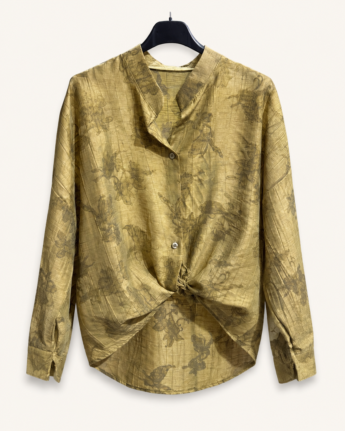 Camicia floreale con nodo